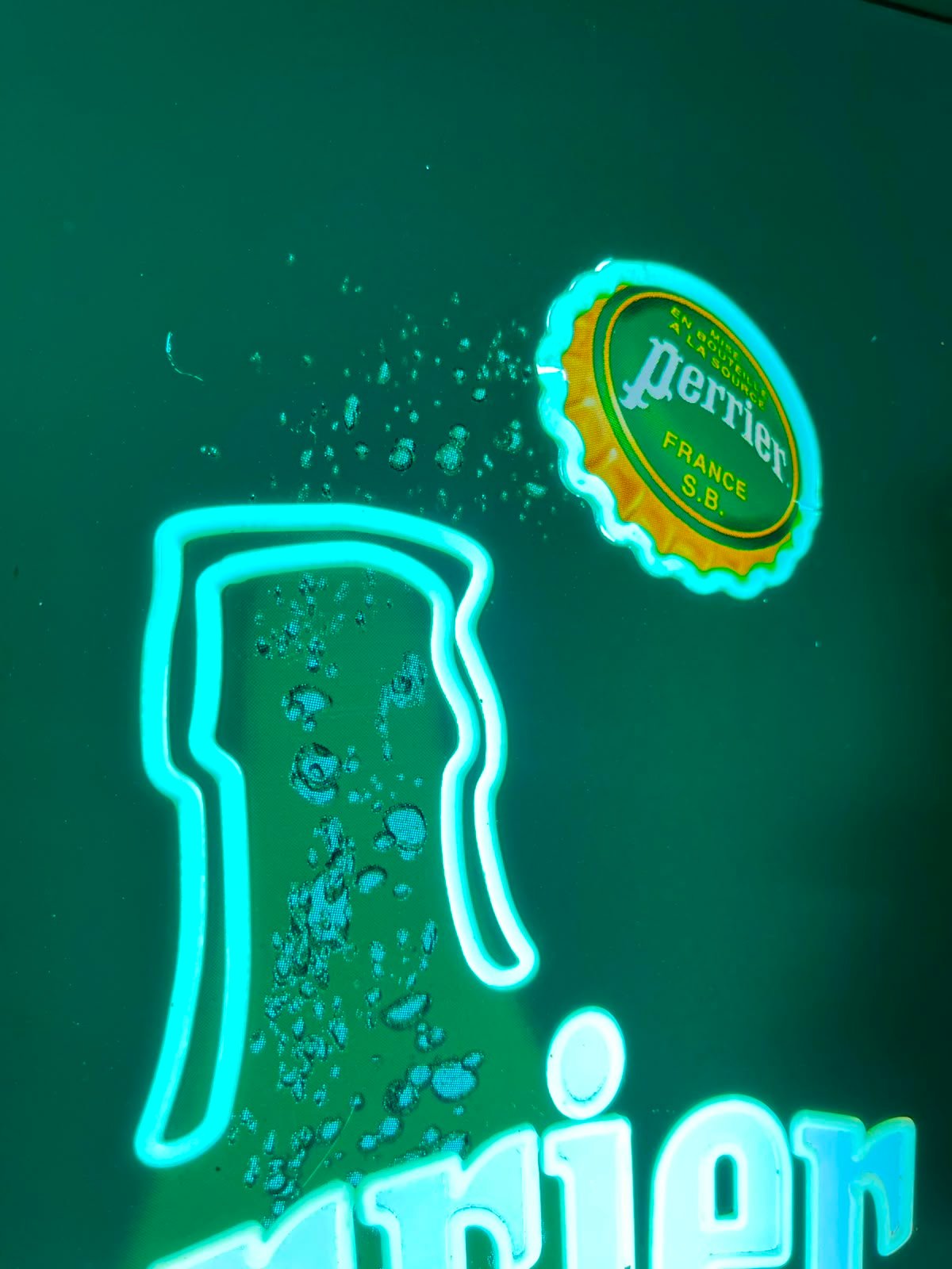 Enseigne lumineuse publicitaire Perrier – Image 4